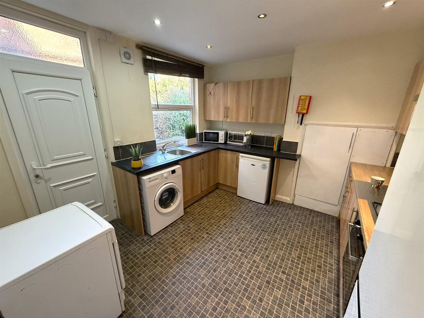30 Rossington Road,Ecclesall,Sheffield S11 8SA,5 Bedrooms Bedrooms,2 BathroomsBathrooms,Terraced,1090